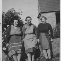 Left to right: Daisy Dunnet, Annie Coghill (nee Calder), Alexanderina Coghill.